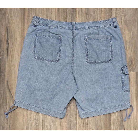 St. John's Bay Women's Mid-Rise Cargo Shorts - Size 16P, Chic & Versatile! - Picture 7 of 9